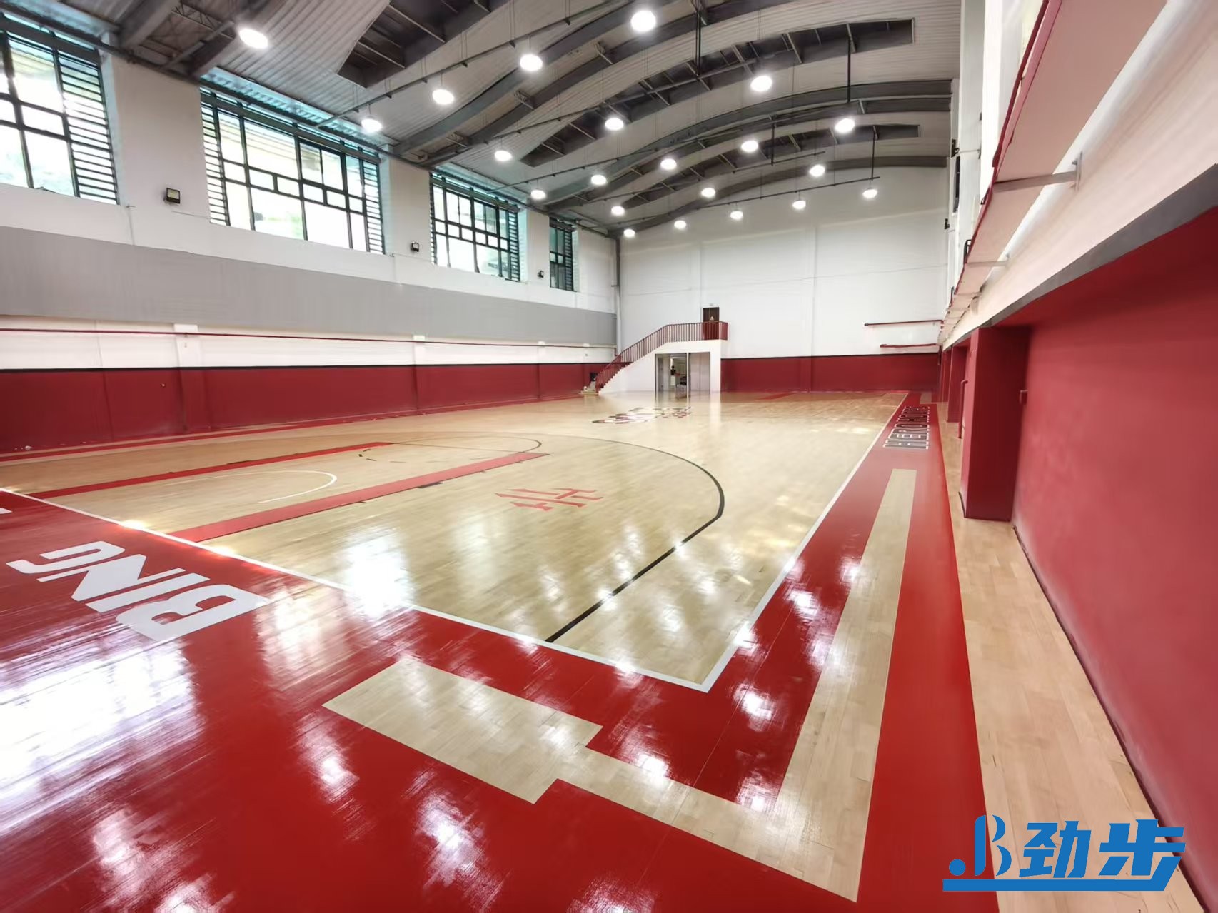 劲步体育助力阳光中学运动木地板翻新