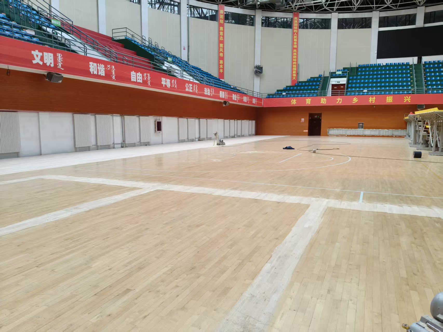 体育馆运动木地板翻新