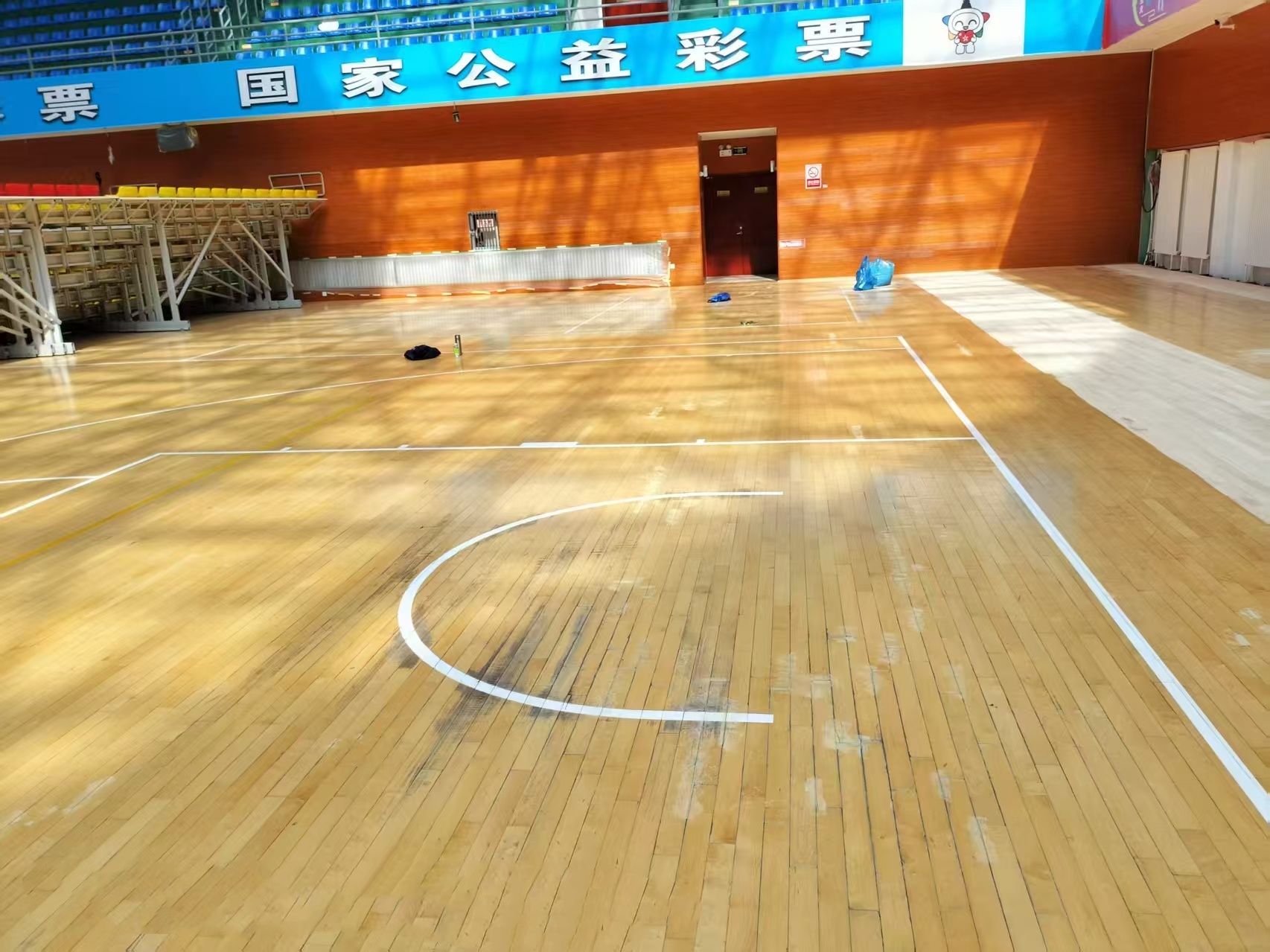 体育馆运动木地板翻新