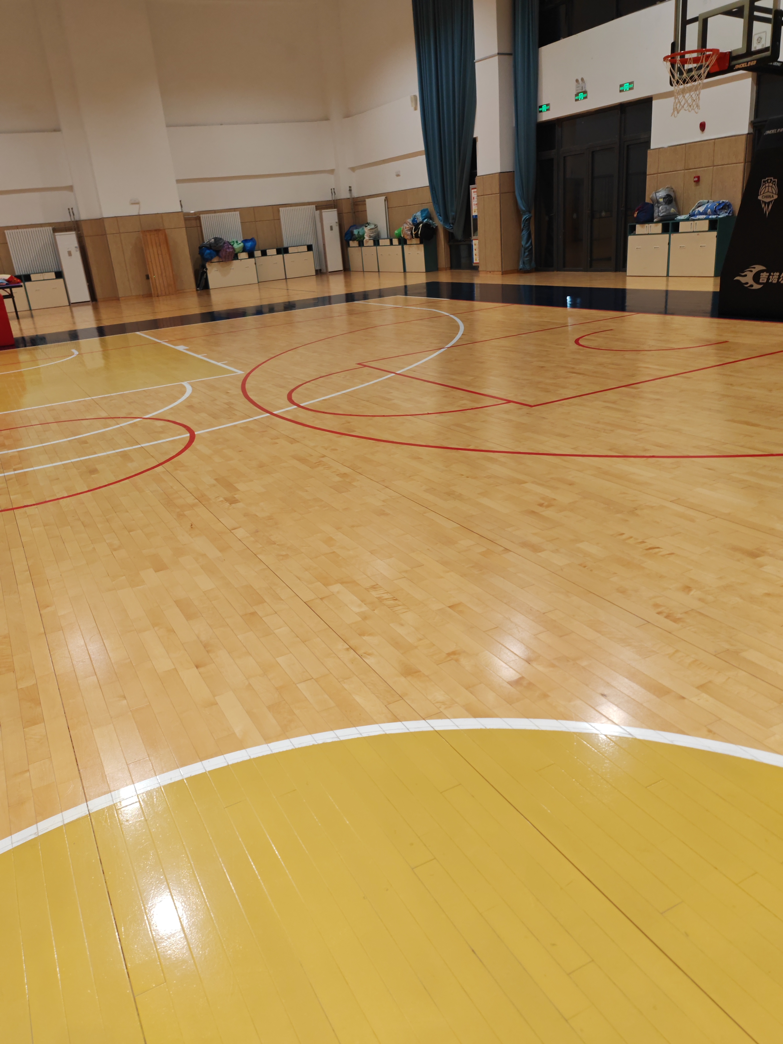 体育馆运动木地板翻新
