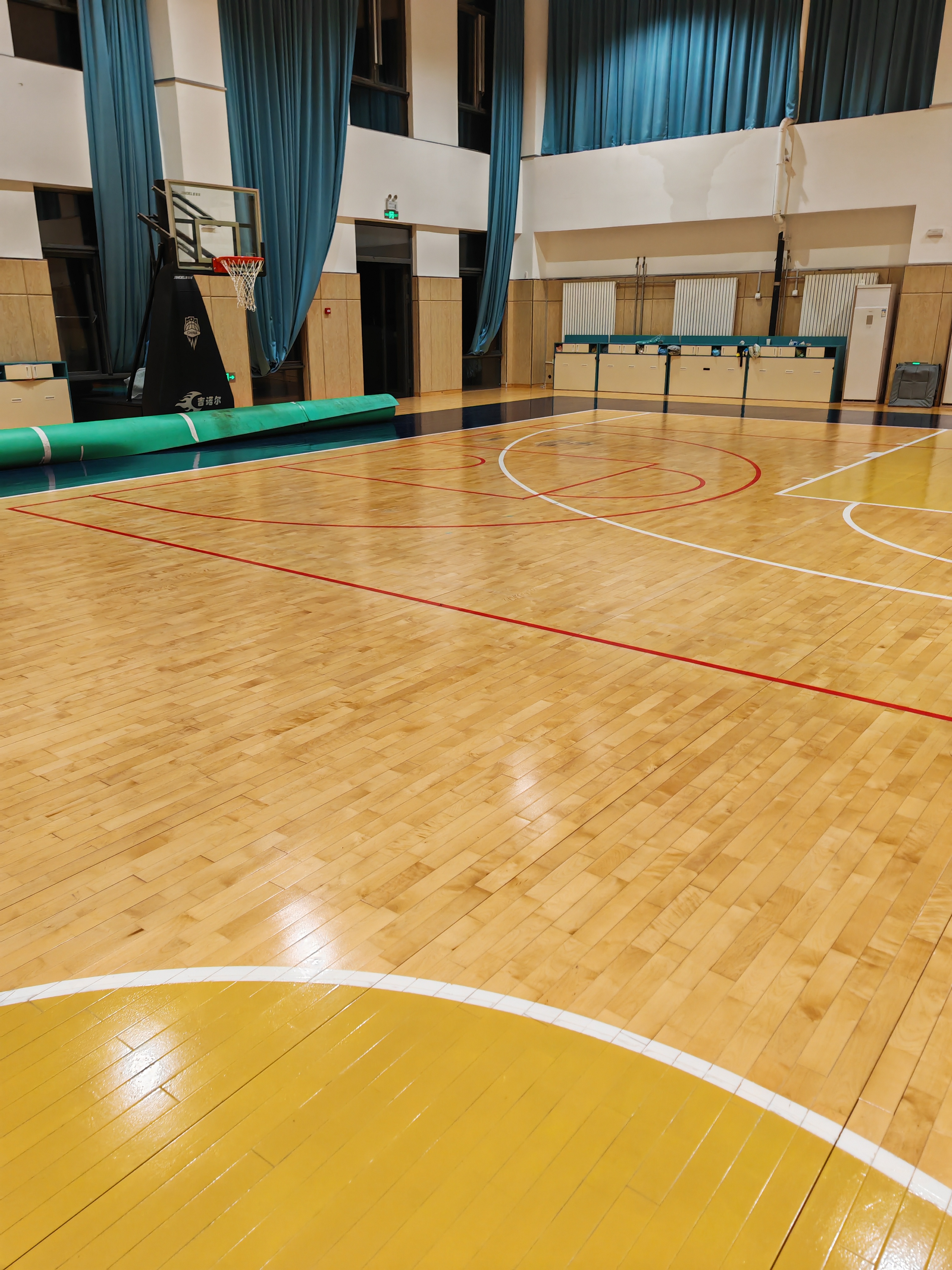 体育馆运动木地板翻新