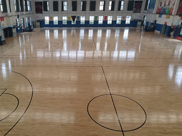 神木市羽毛球馆运动木地板翻新