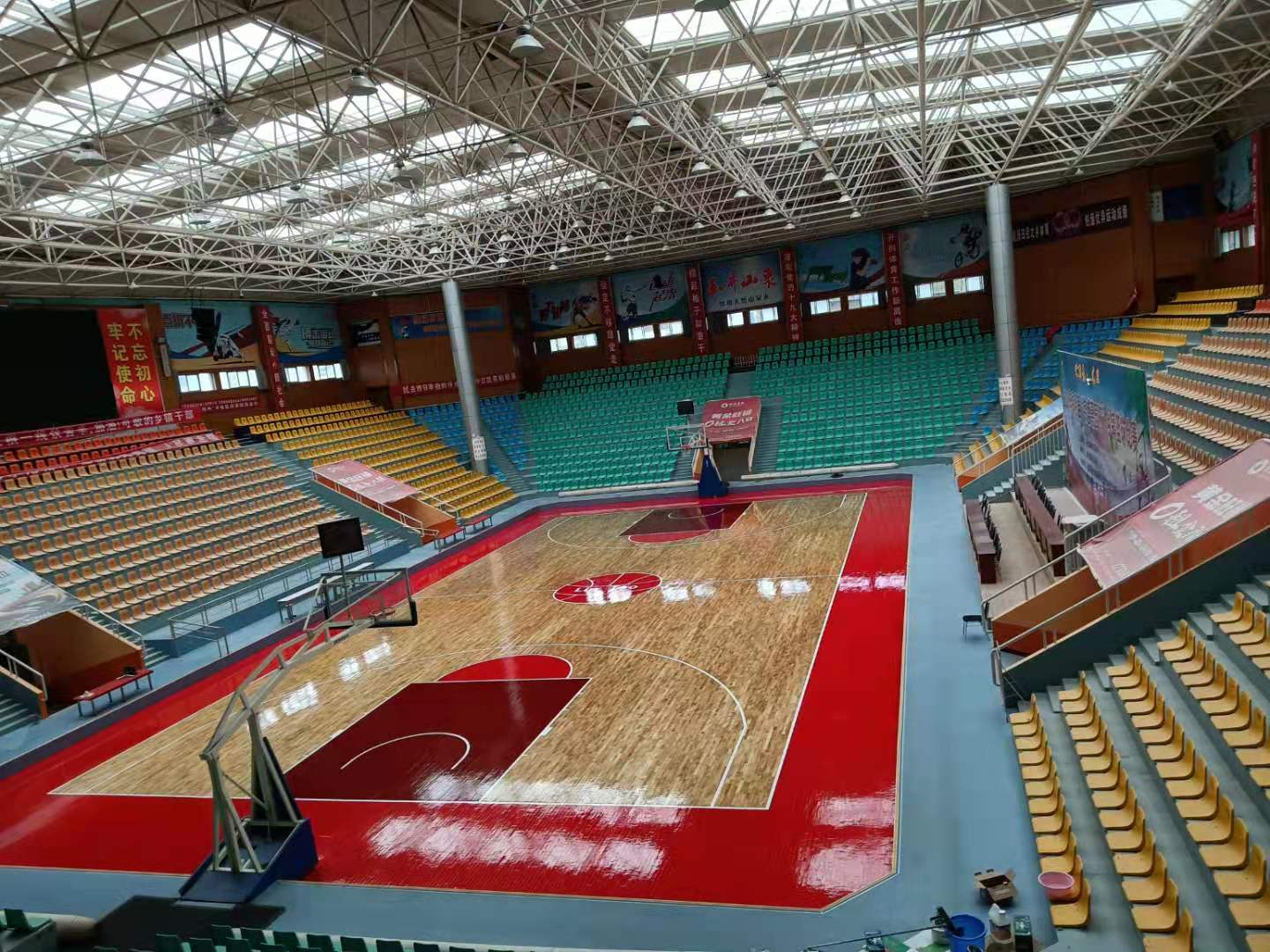 篮球馆木地板翻新