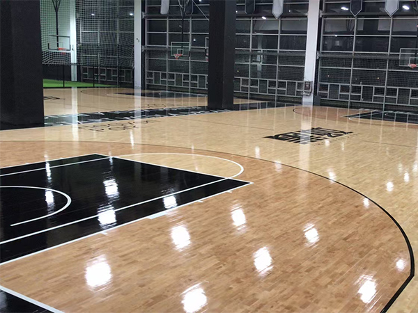 重焕赛场活力：篮球场馆木地板翻新的价值与流程