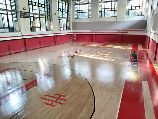 篮球场地板翻新：让旧地板重获新生，省下换板大成本
