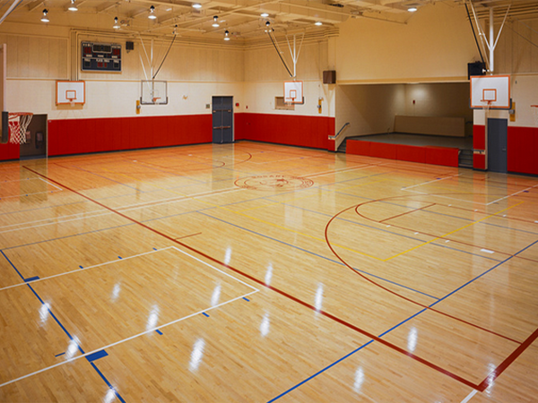 旧馆焕新！篮球馆木地板怎样翻新的，一步一步讲清楚