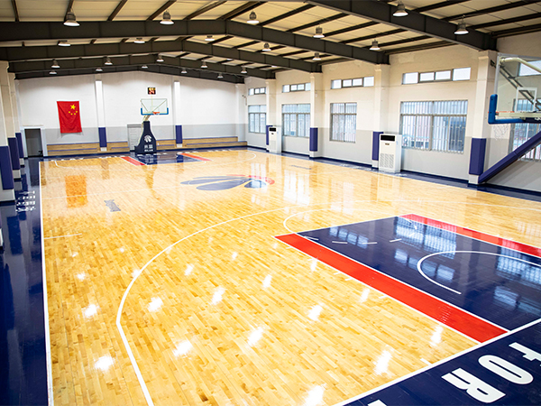 篮球馆木地板翻新：让专业赛场重归巅峰，每一次攻防都稳如主场