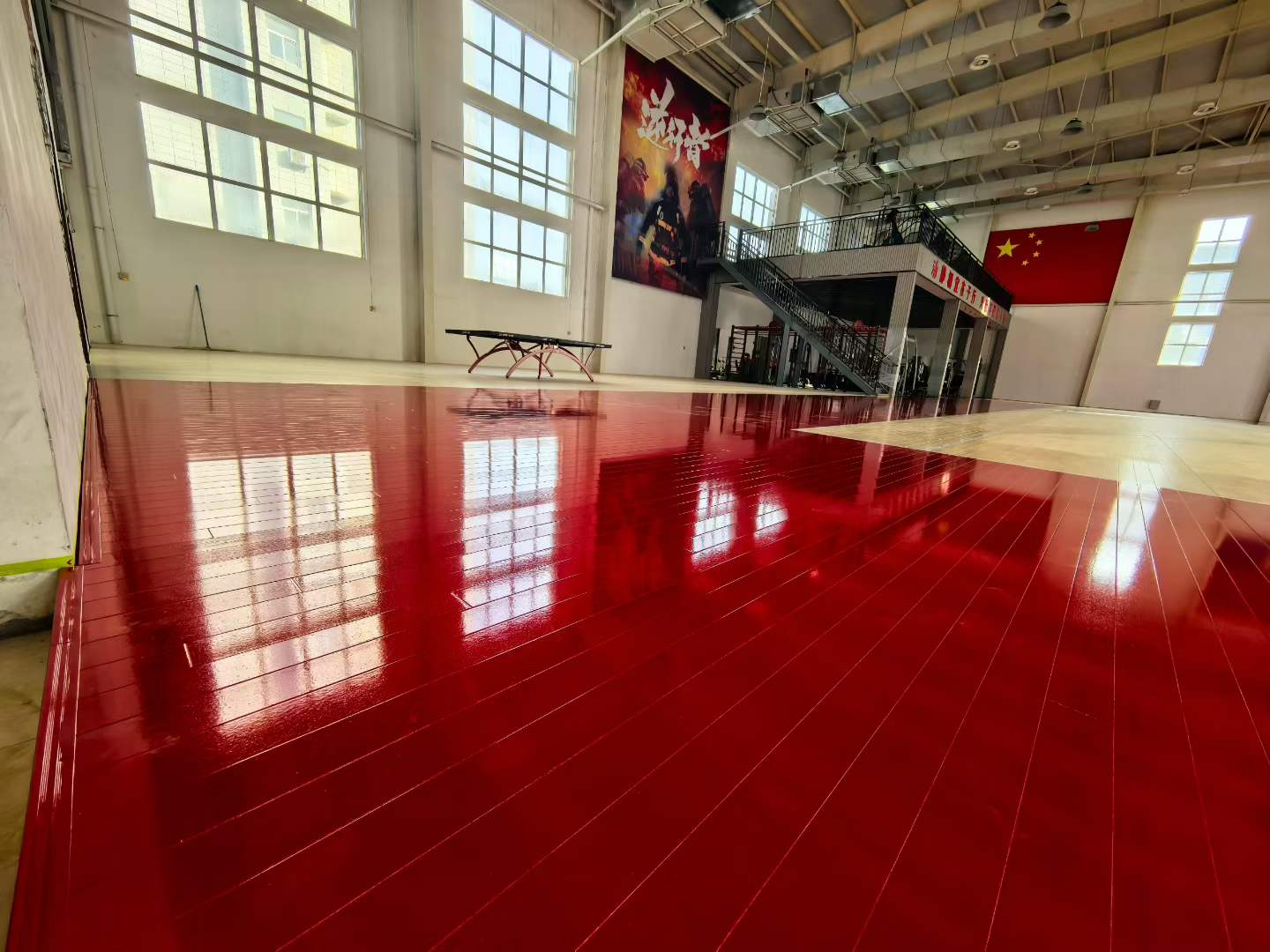 运动地板彩漆怎么做