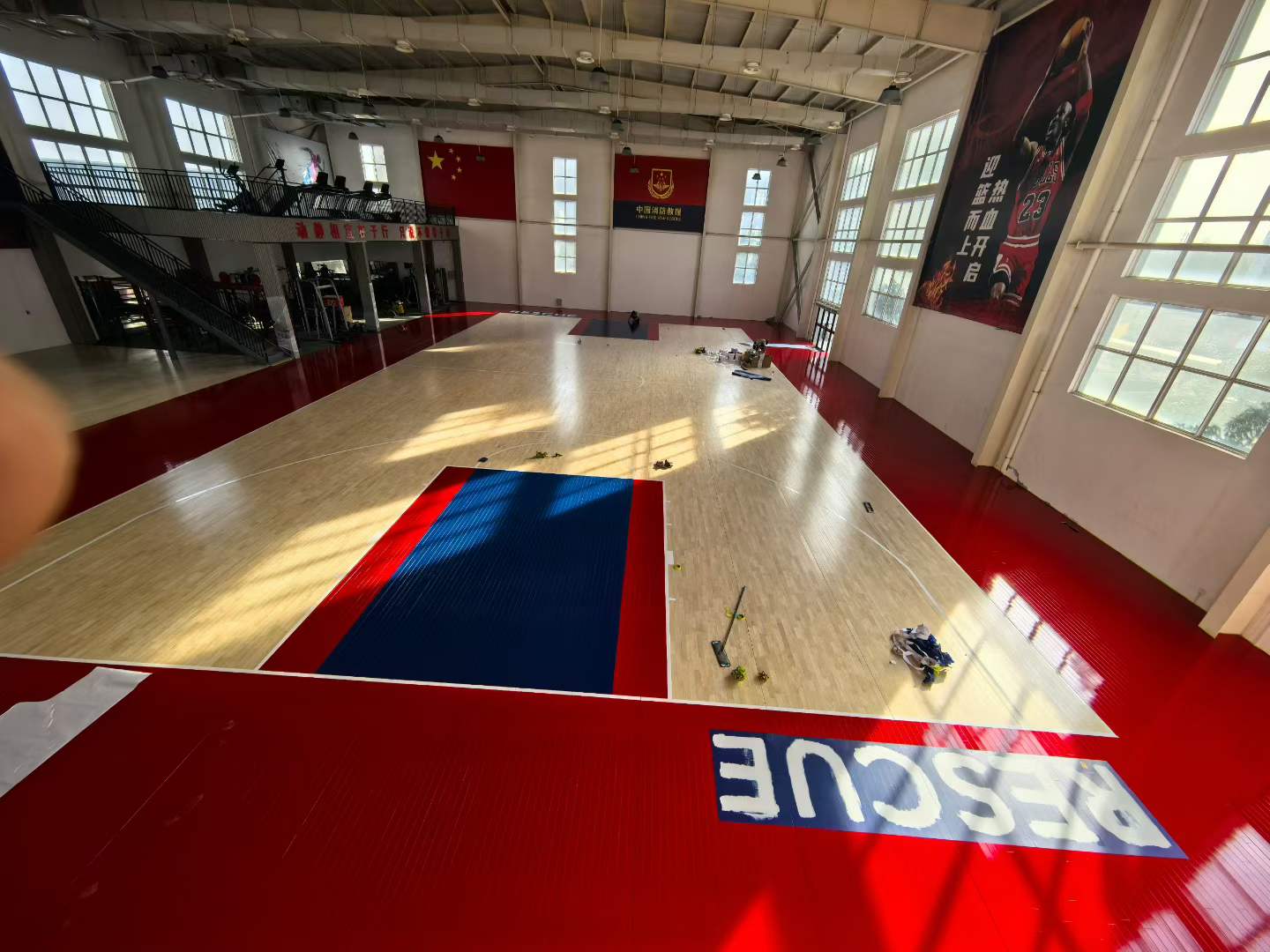 运动地板彩漆怎么做