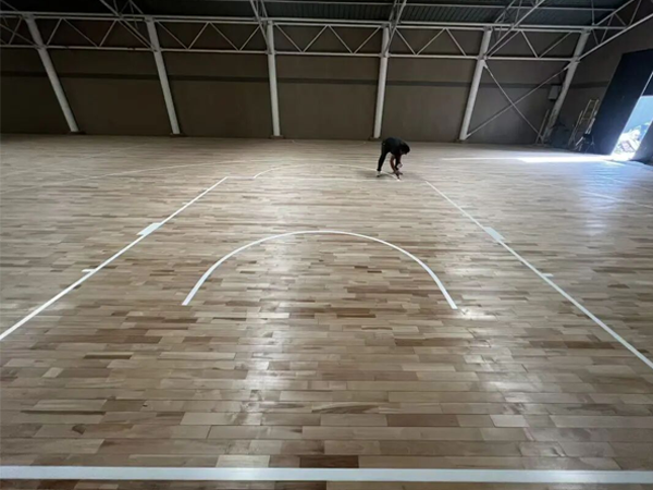 体育运动地板翻新，焕新场地质感守护运动活力