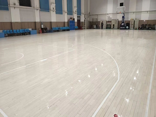 篮球馆地板翻新价格不必纠结，品质价值才是核心考量