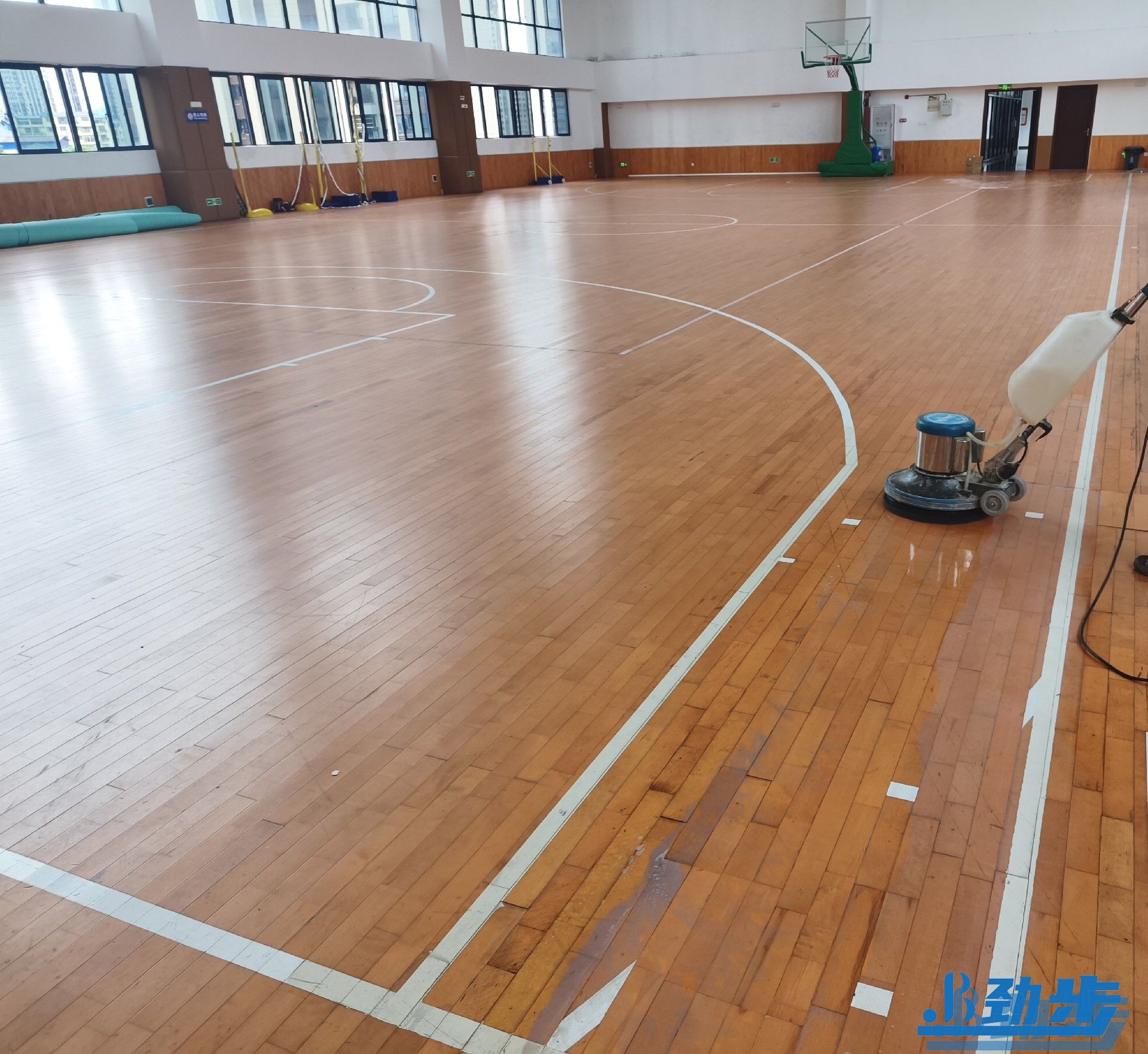 篮球馆木地板翻新