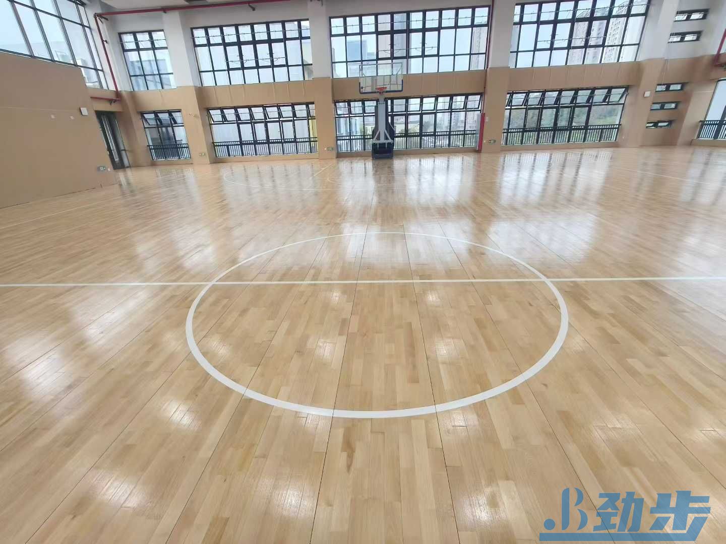 体育馆地板翻新多少钱