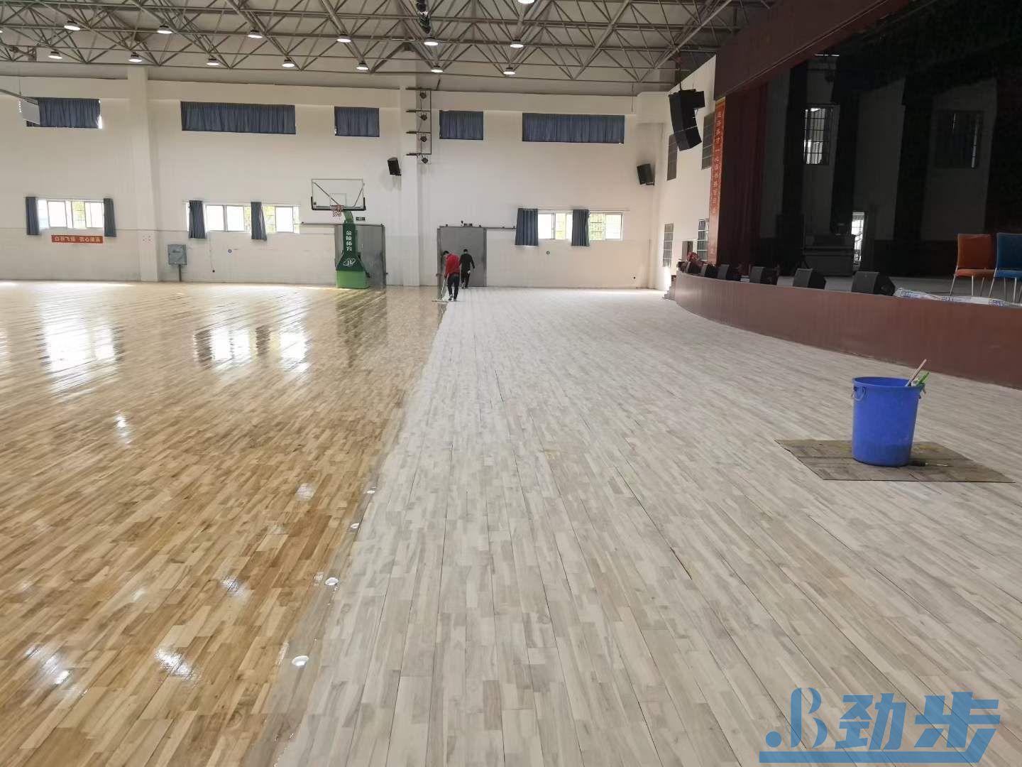 体育馆地板翻新多少钱