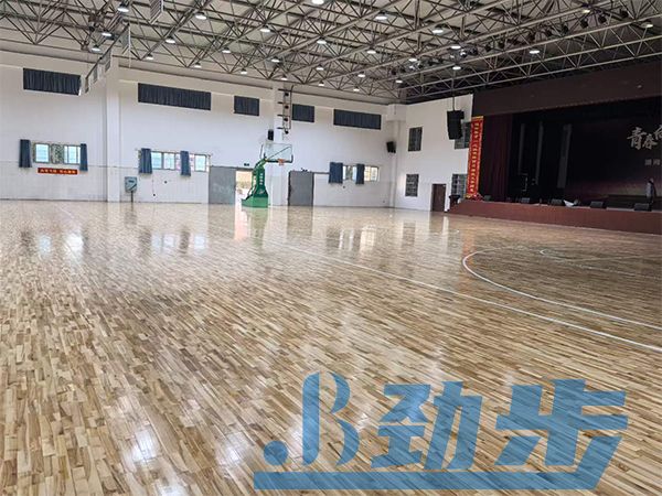 体育馆地板翻新多少钱？摸清影响因素，选对方案不踩坑
