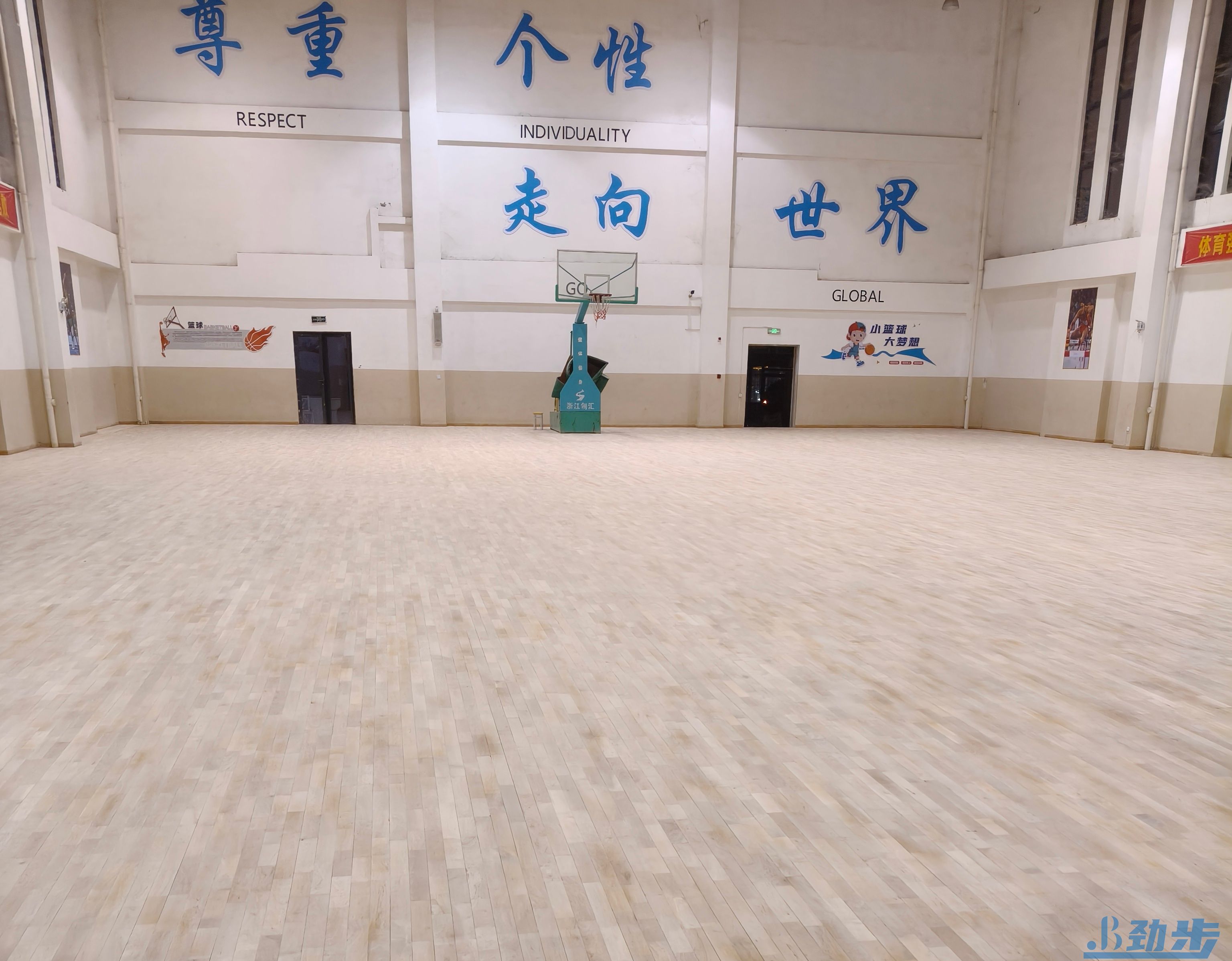 篮球馆地板翻新多少钱