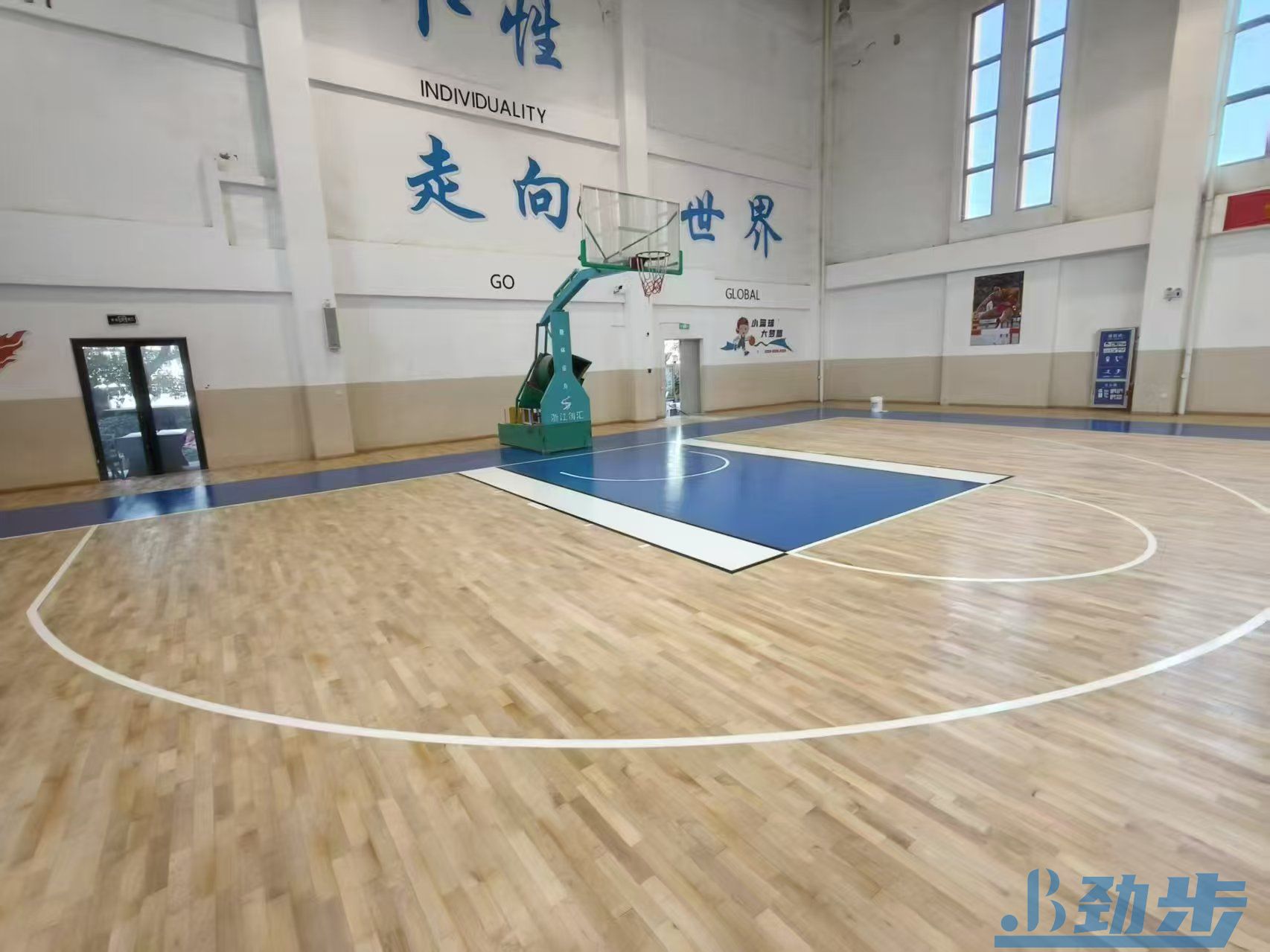 篮球馆地板翻新多少钱