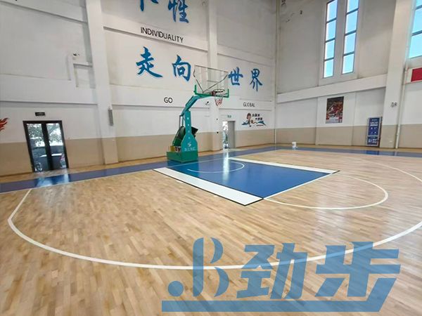 篮球馆地板翻新多少钱？看懂背后逻辑，场馆改造少踩坑